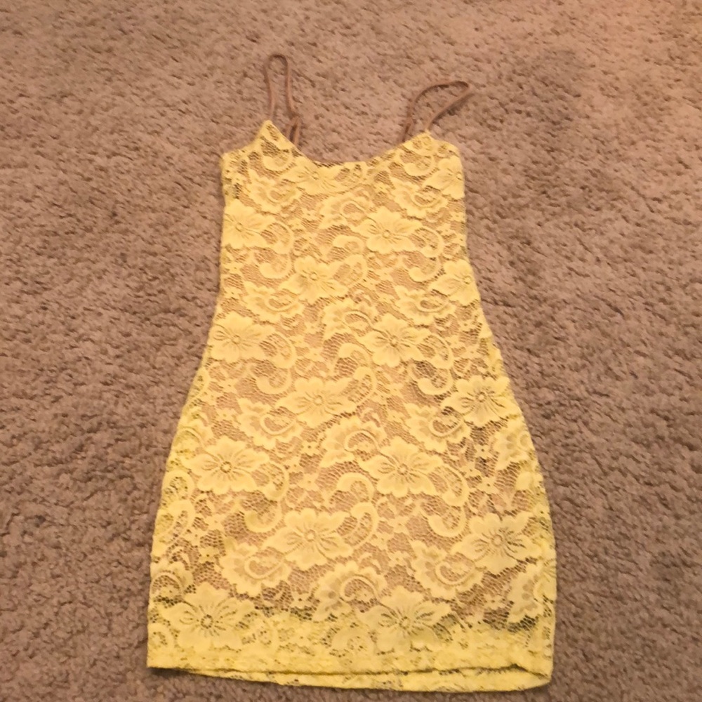 yellow dress